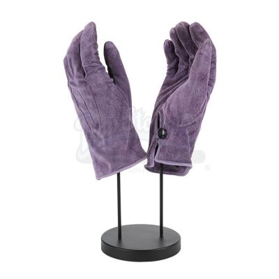 Lot #107 - BATMAN (1989) - Joker's (Jack Nicholson) Purple Suede Gloves