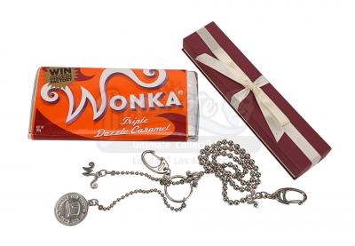 Lot #162 - CHARLIE AND THE CHOCOLATE FACTORY (2005) - Triple Dazzle Caramel Wonka Bar and Chain Crew Gift
