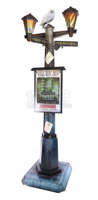 Lot #319 - HARRY POTTER AND THE PRISONER OF AZKABAN (2004) - Have You Seen This Wizard? Promotional Lamp Post