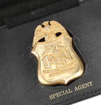Lot #559 - POINT BREAK (1991) - Johnny Utah's (Keanu Reeves) Prototype FBI Badge - 6
