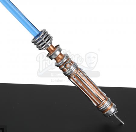 Lot #771 - STAR WARS: THE RISE OF SKYWALKER (2019) - Head of Department Crossed Lightsaber Crew Gift - 3