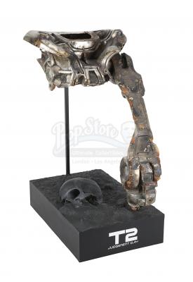 Lot #817 - TERMINATOR 2: JUDGMENT DAY (1991) - T-800 Endoskeleton Hip and Upper Leg Section