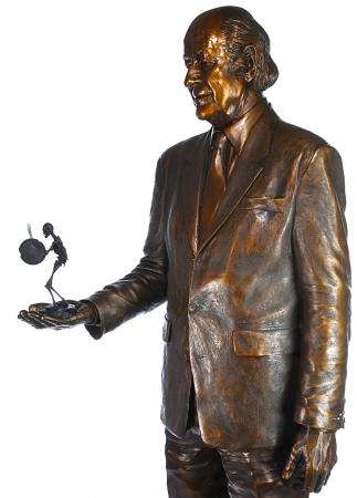 Lot #154 - RAY HARRYHAUSEN - Life-size Ray Harryhausen Statue - 12