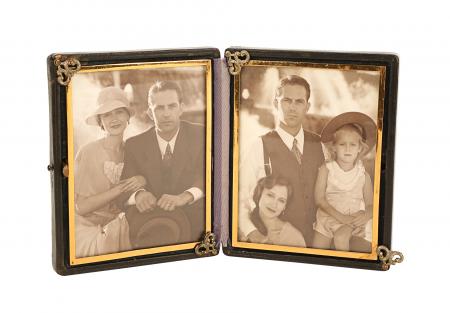 Lot #1076 - THE UNTOUCHABLES (1987) - Eliot Ness' (Kevin Costner) Treasury Agent Shield and Family Photos - 7