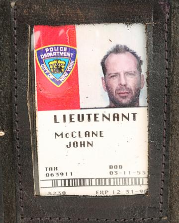 Lot #82 - DIE HARD WITH A VENGEANCE (1995) - John McClane (Bruce Willis) Police Badge and Photo ID - 3